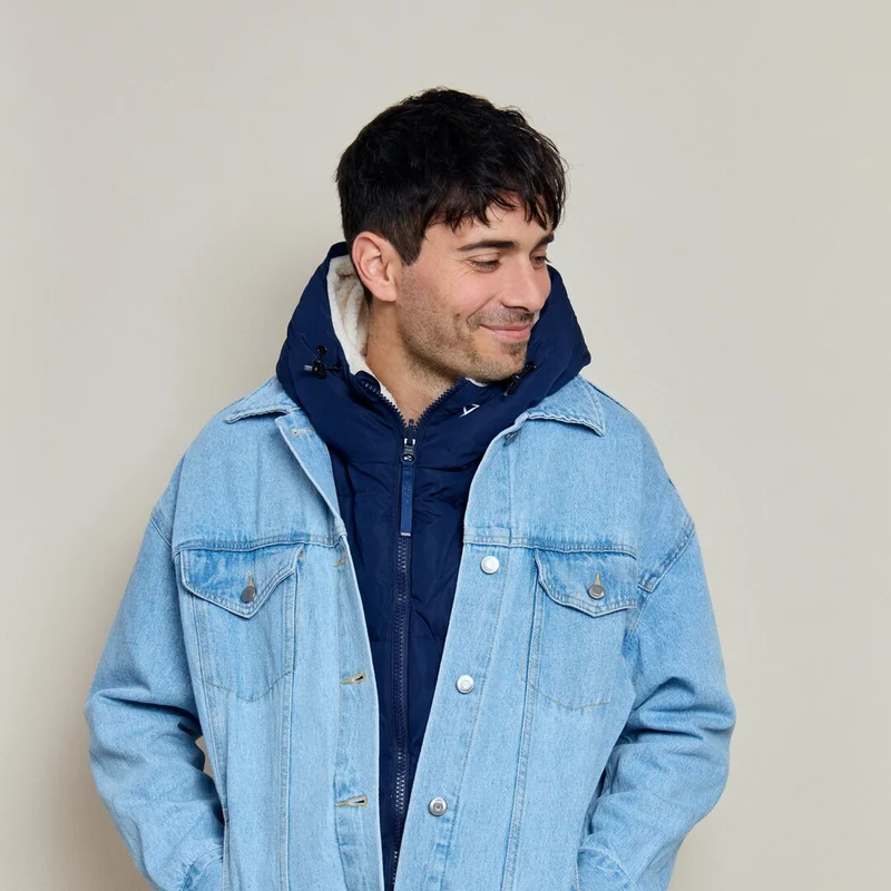 Capuche doudoune bleu marine et sherpa écru
