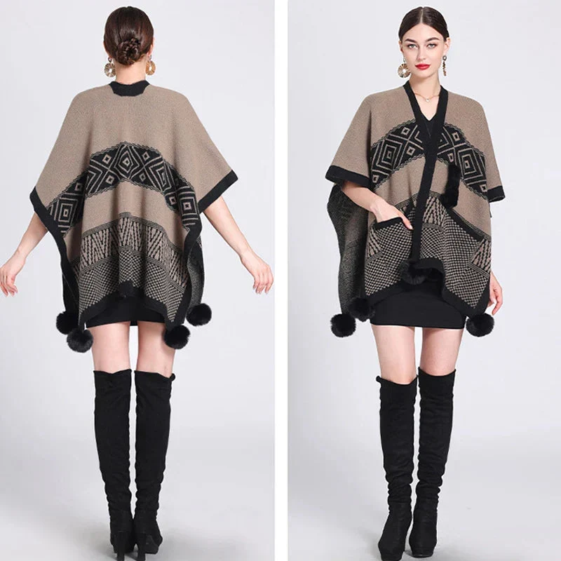 Cape Femme avec Pompon