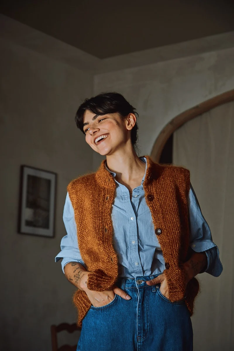 FRIDA Sleeveless Cardigan in Mohair and Silk - Amber