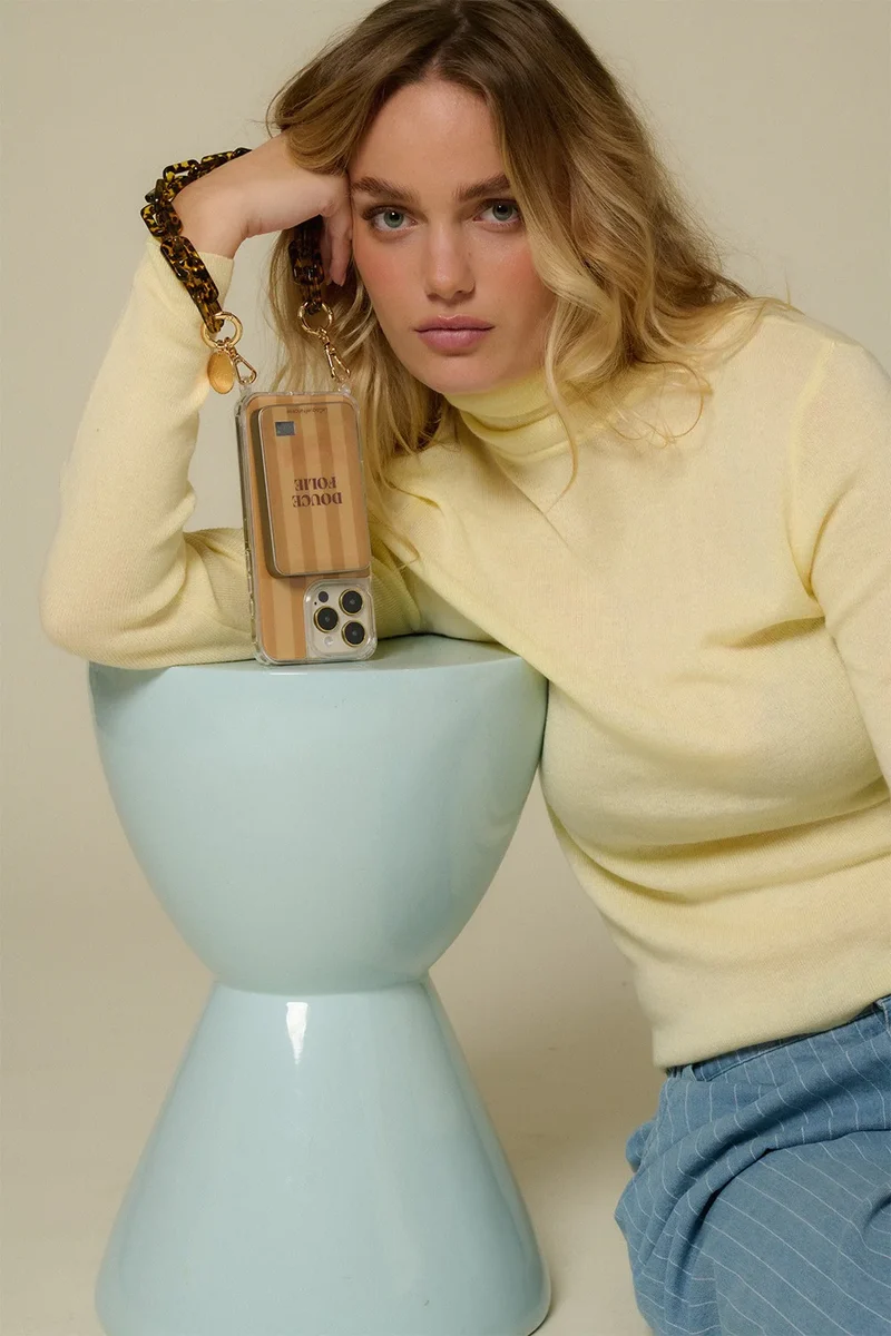 Chaine de téléphone courte - Emmy
