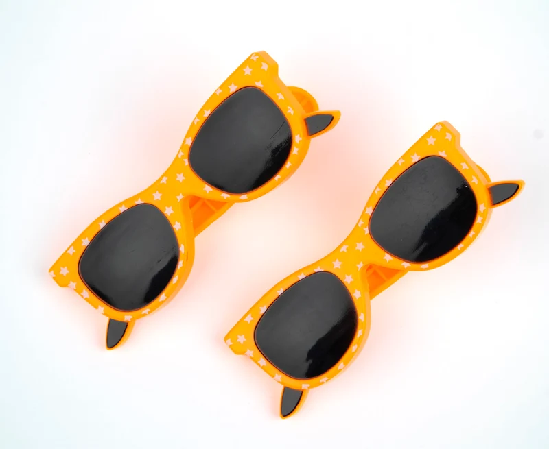 Tracker Beach Towel Clip Sunglasses