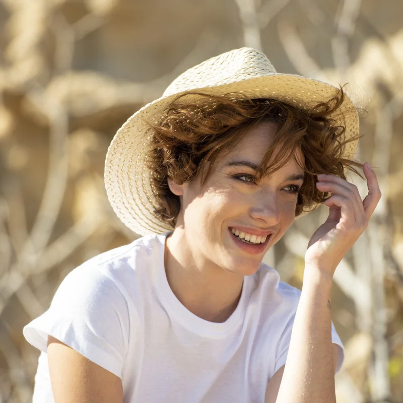 Chapeau en matière synthétique et finition naturelle RANDOLF