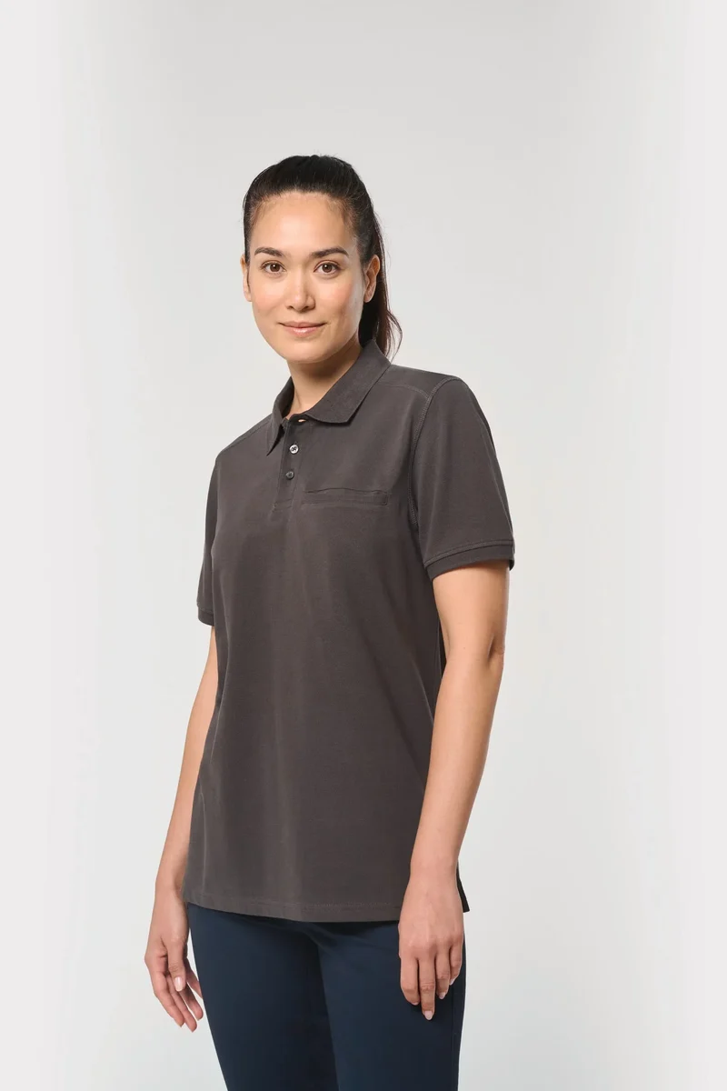 WK206 - Polo unisexe écoresponsable avec poche poitrine
