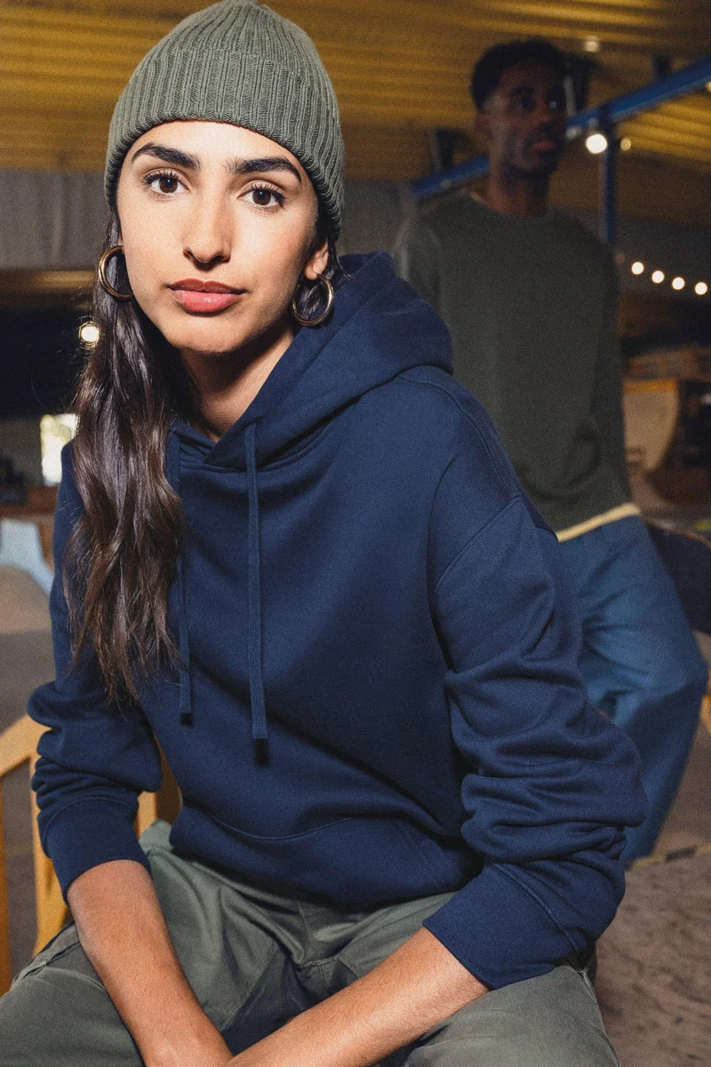 NS436 - Sweat-shirt écoresponsable à capuche à épaules tombantes molleton gratté unisexe