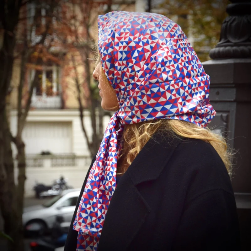 ÉCHARPE GÉOMÉTRIQUE ROUGE ET BLEU