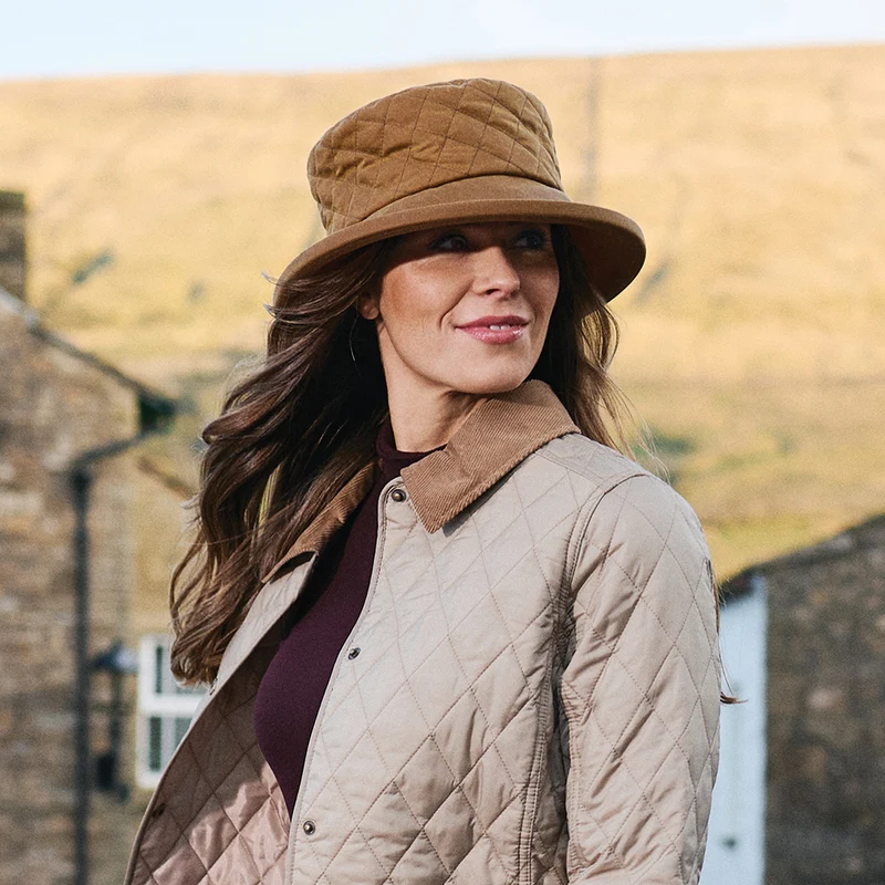 Chapeau Bob Matelassé en Coton Ciré Britannique beige sable FAILSWORTH