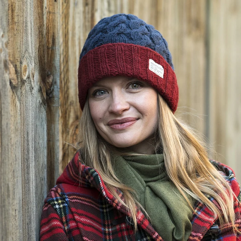 Bonnet à Revers et à Torsades Bicolore bleu marine-rouge KUSAN