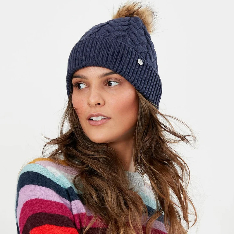 Bonnet à Pompon en Fausse Fourrure et Torsades Elena bleu marine JOULES