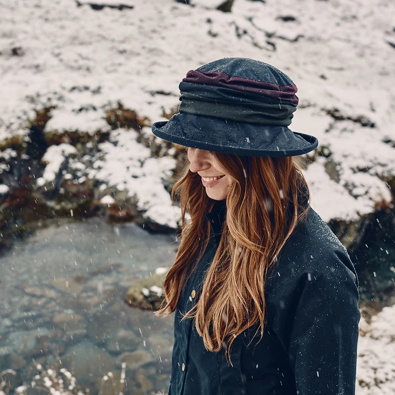 Chapeau Bob de Pluie en Coton Ciré Britannique Annie bleu marine FAILSWORTH