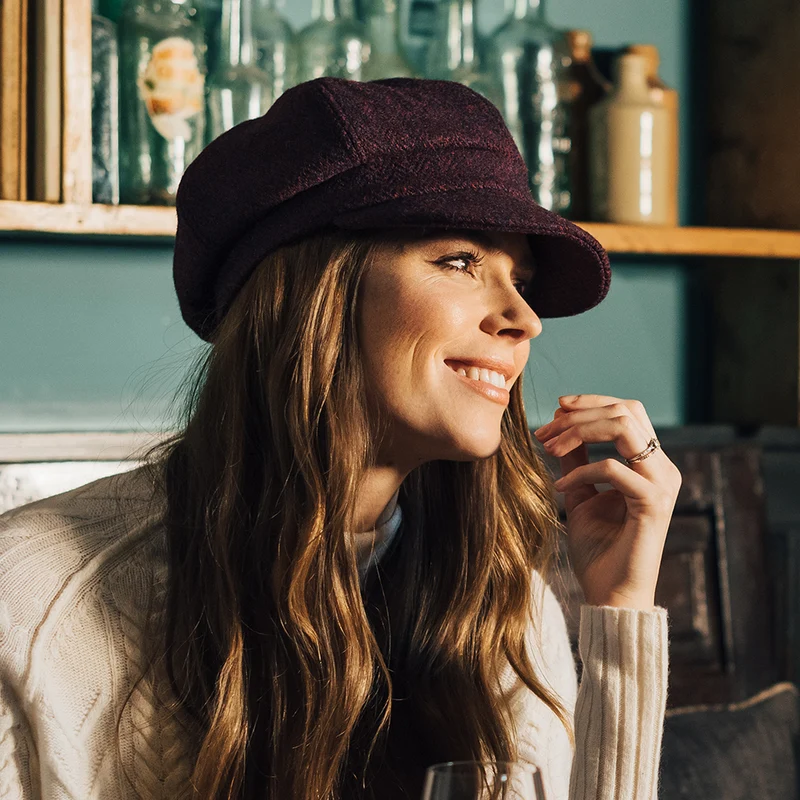 Casquette Gavroche en HARRIS TWEED à Chevrons Gabby bordeaux FAILSWORTH