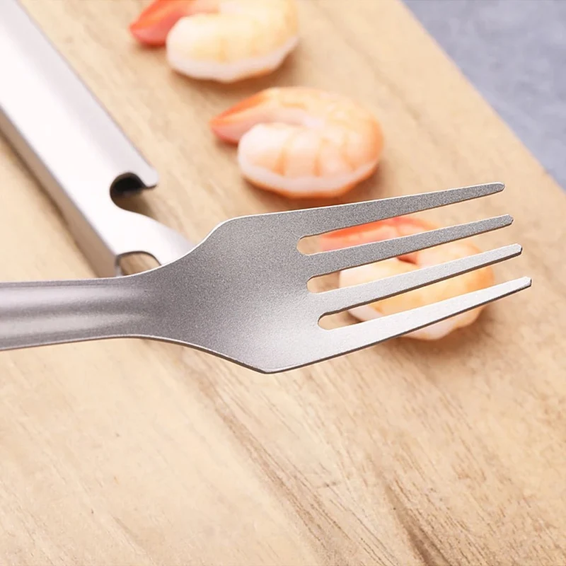 Ensemble de couverts en titane 4 en 1 "Tomshoo - 4-in-1 cutlery set"