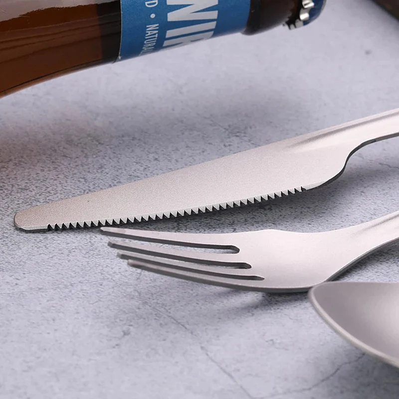 Ensemble de couverts en titane 4 en 1 "Tomshoo - 4-in-1 cutlery set"