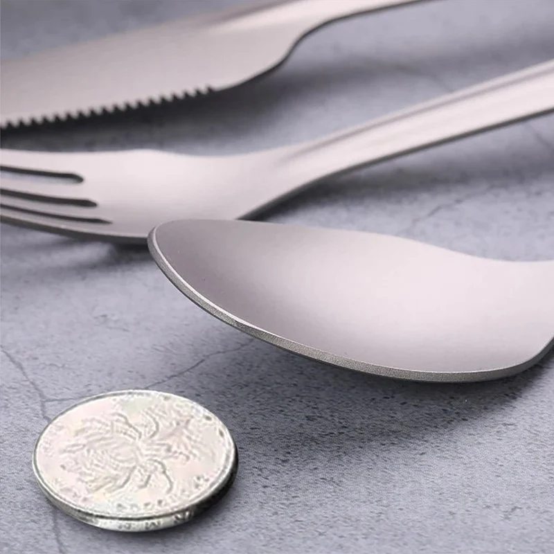 Ensemble de couverts en titane 4 en 1 "Tomshoo - 4-in-1 cutlery set"