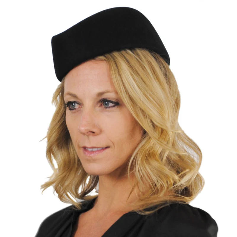 Chapeau Calot Hôtesse de l'Air noir SUR LA TÊTE