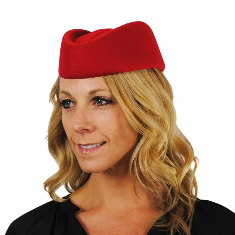 Chapeau Calot Hôtesse de l'Air rouge SUR LA TÊTE