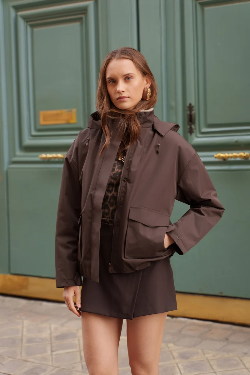 Veste imperméable fourrée à poches