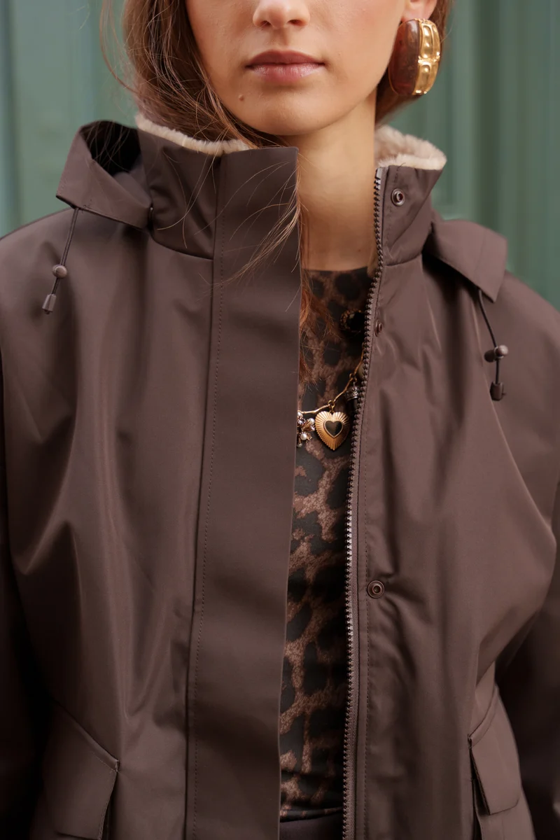 Veste imperméable fourrée à poches