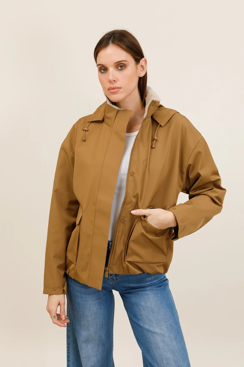 Veste imperméable fourrée à poches
