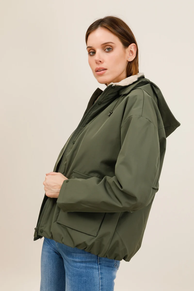Veste imperméable fourrée à poches