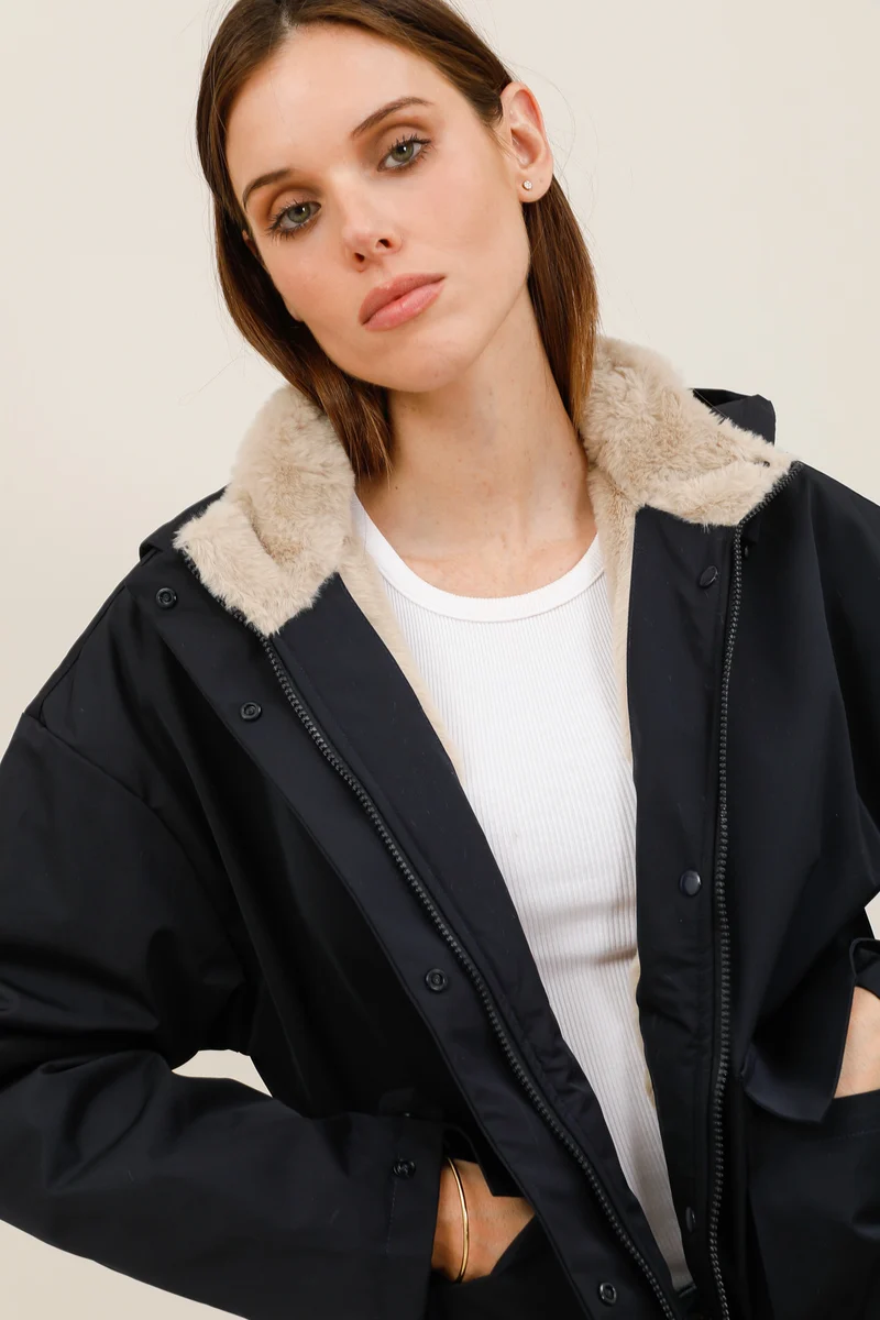 Veste imperméable fourrée à poches