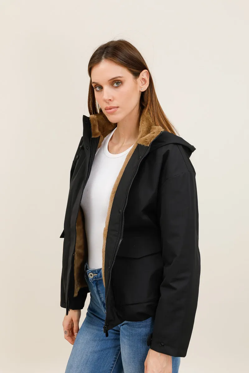 Veste imperméable fourrée à poches