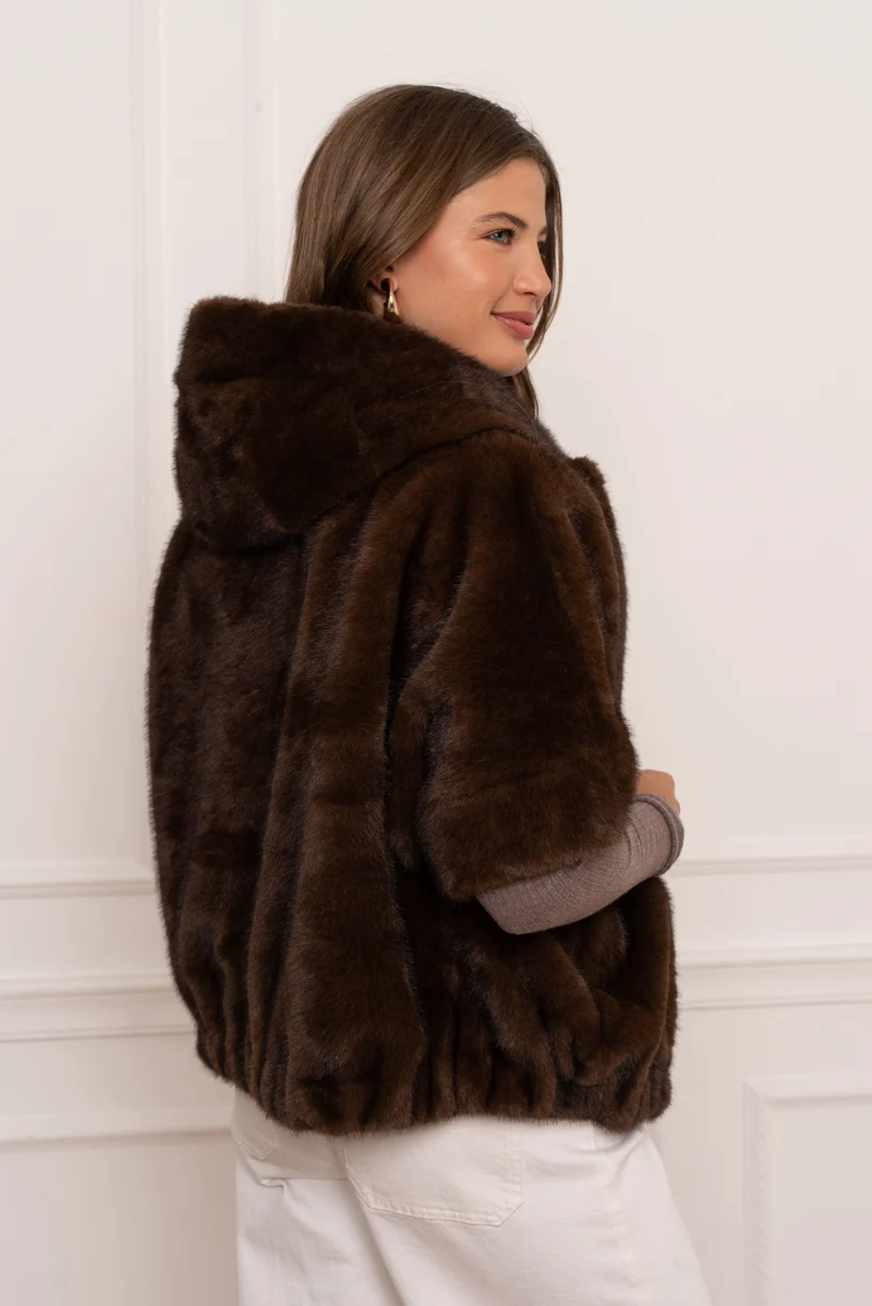 Veste fourrure manches courtes