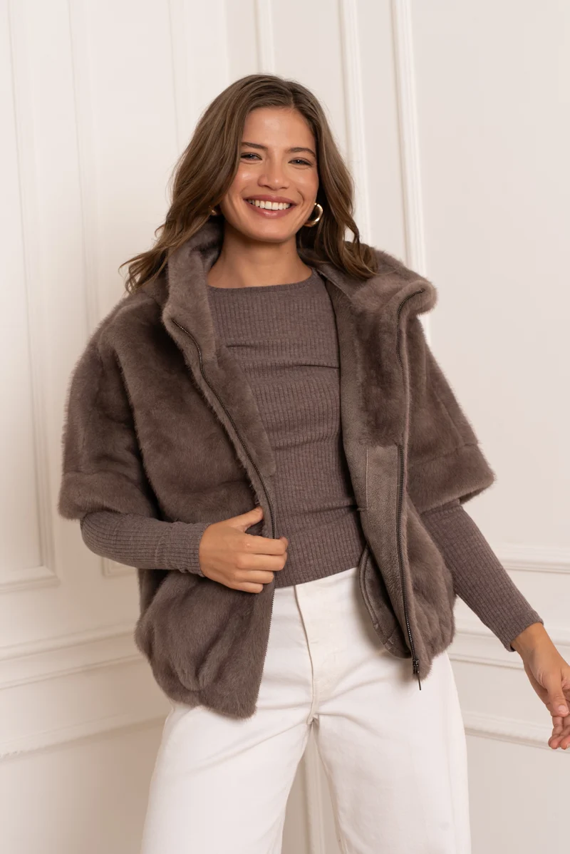 Veste fourrure manches courtes