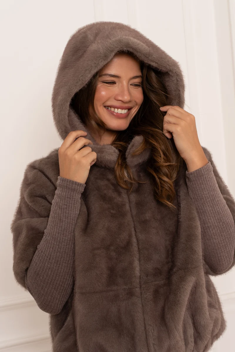 Veste fourrure manches courtes
