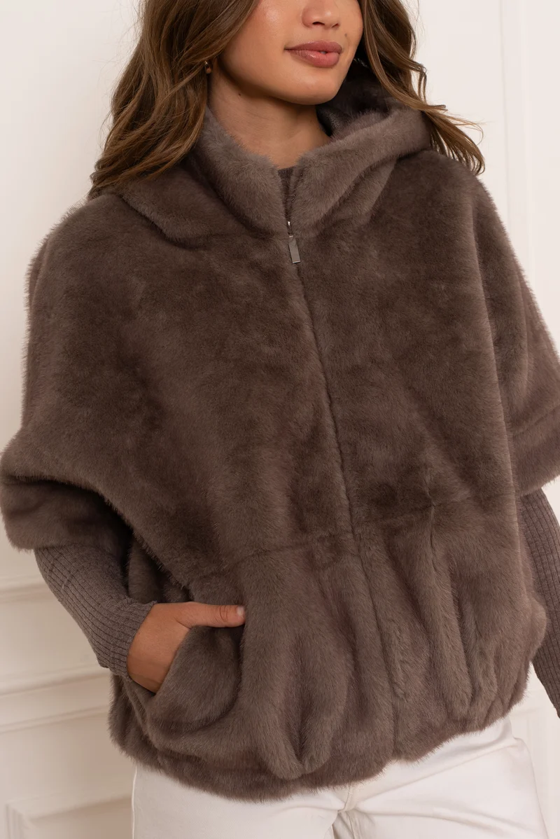 Veste fourrure manches courtes