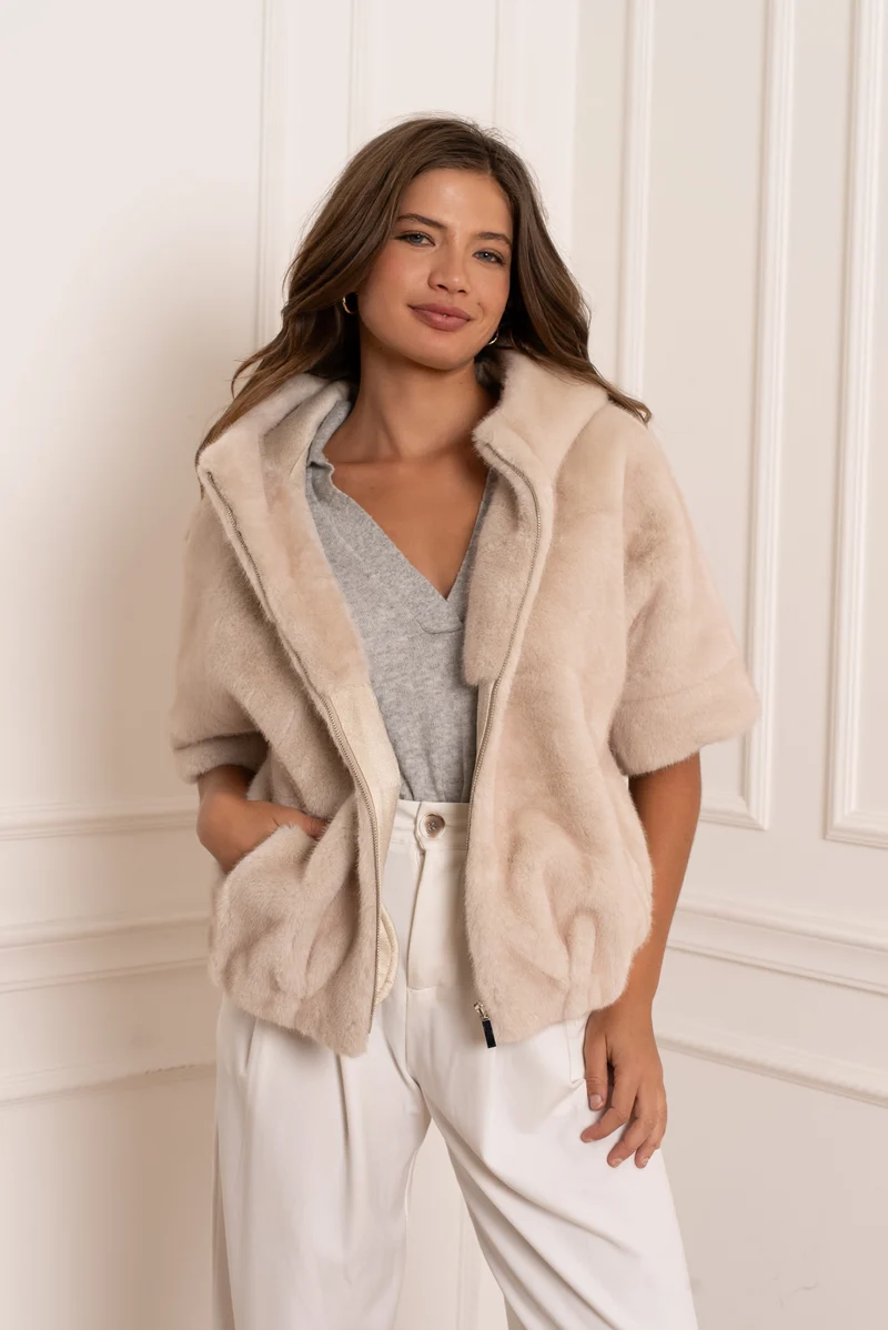 Veste fourrure manches courtes