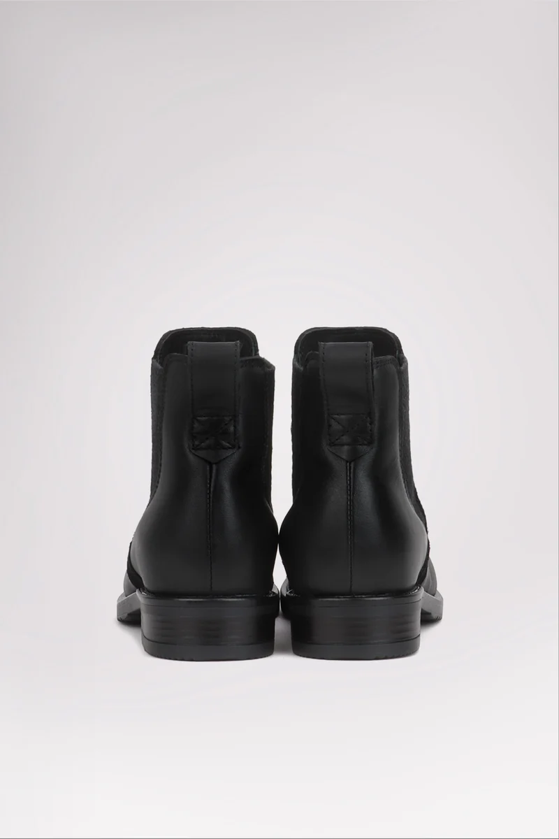 Chelsea Women's Heritage Pull-Up Boot
