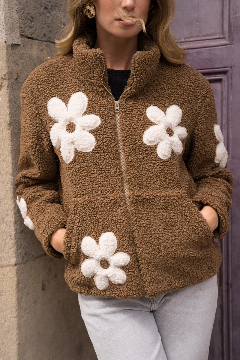 Veste sherpa à motifs fleurs