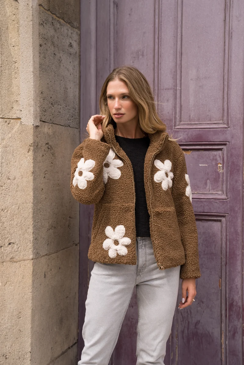 Veste sherpa à motifs fleurs