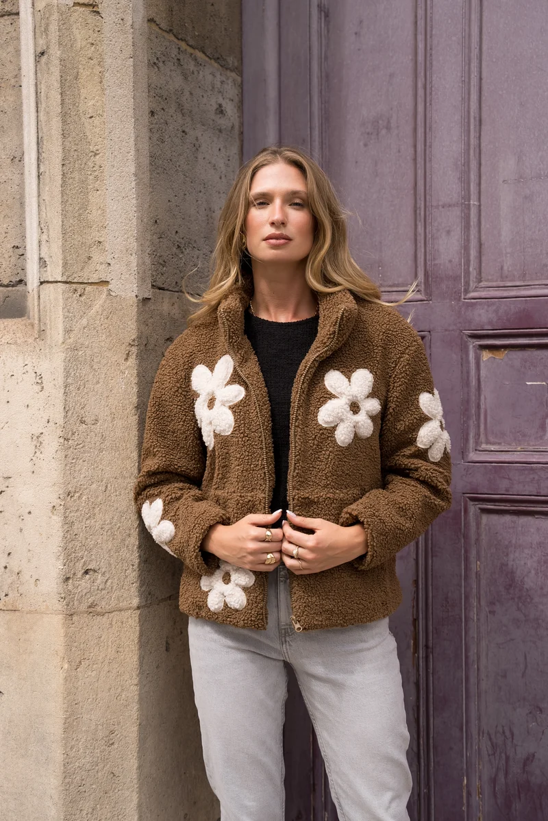 Veste sherpa à motifs fleurs