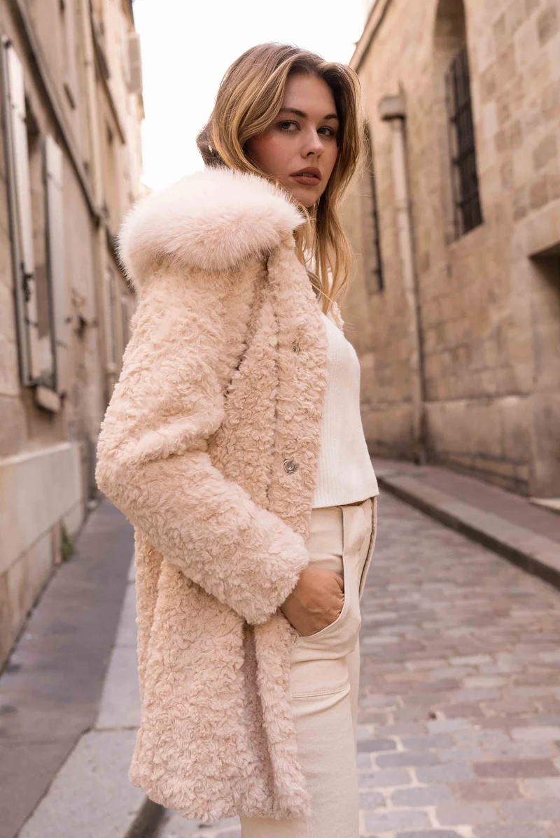 Manteau en fausse fourrure
