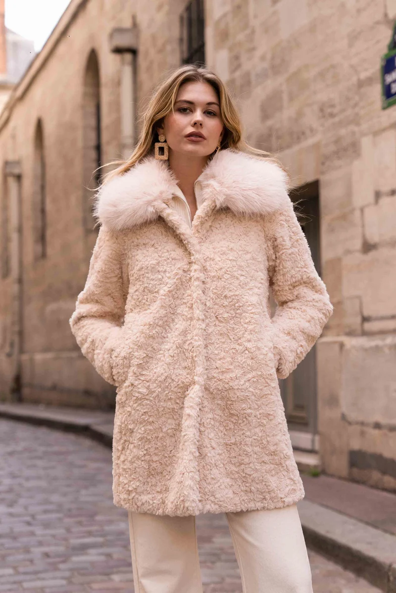 Manteau en fausse fourrure