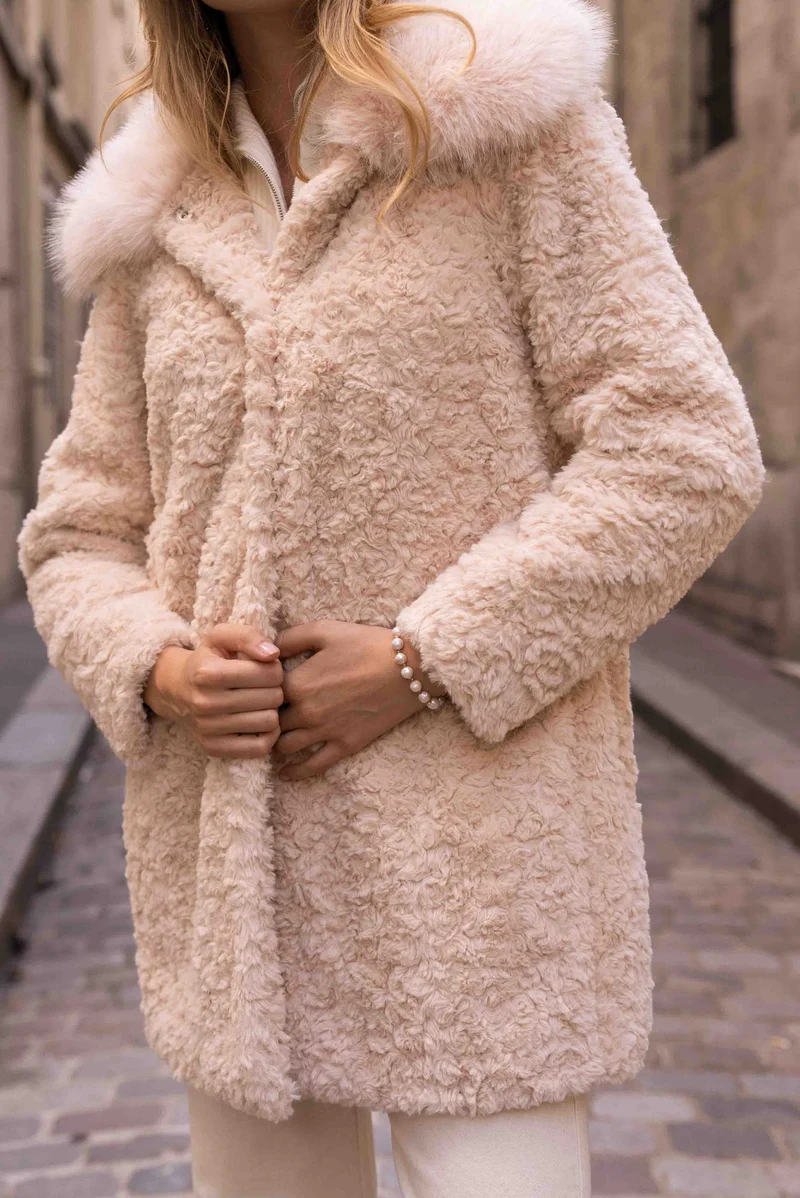 Manteau en fausse fourrure