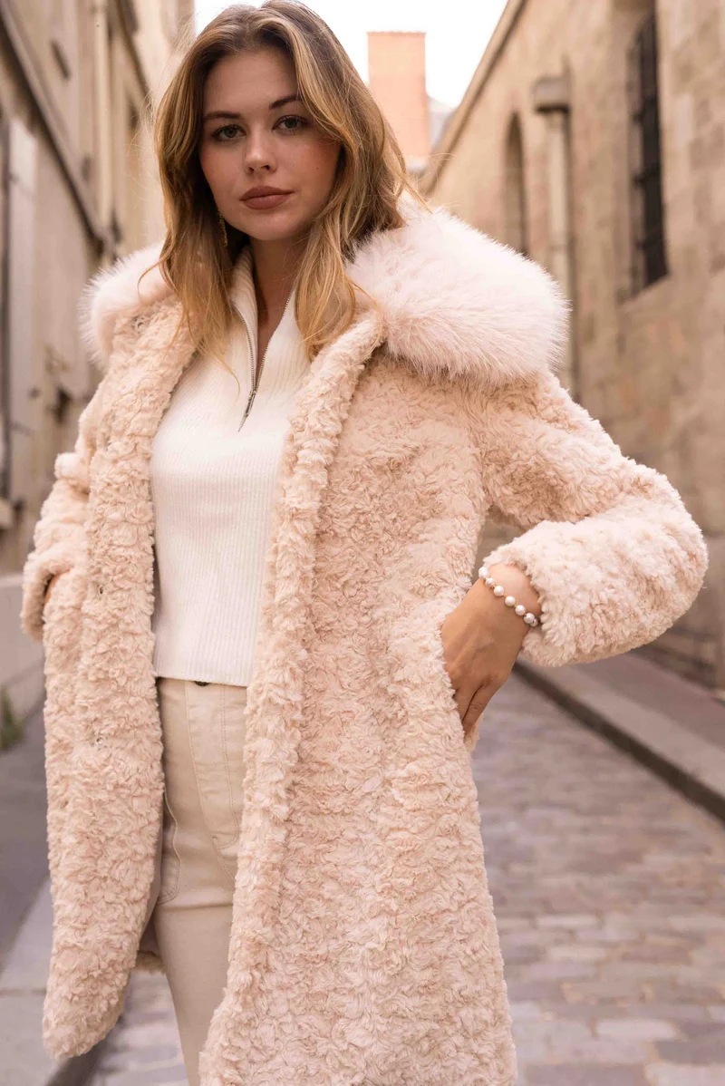 Manteau en fausse fourrure