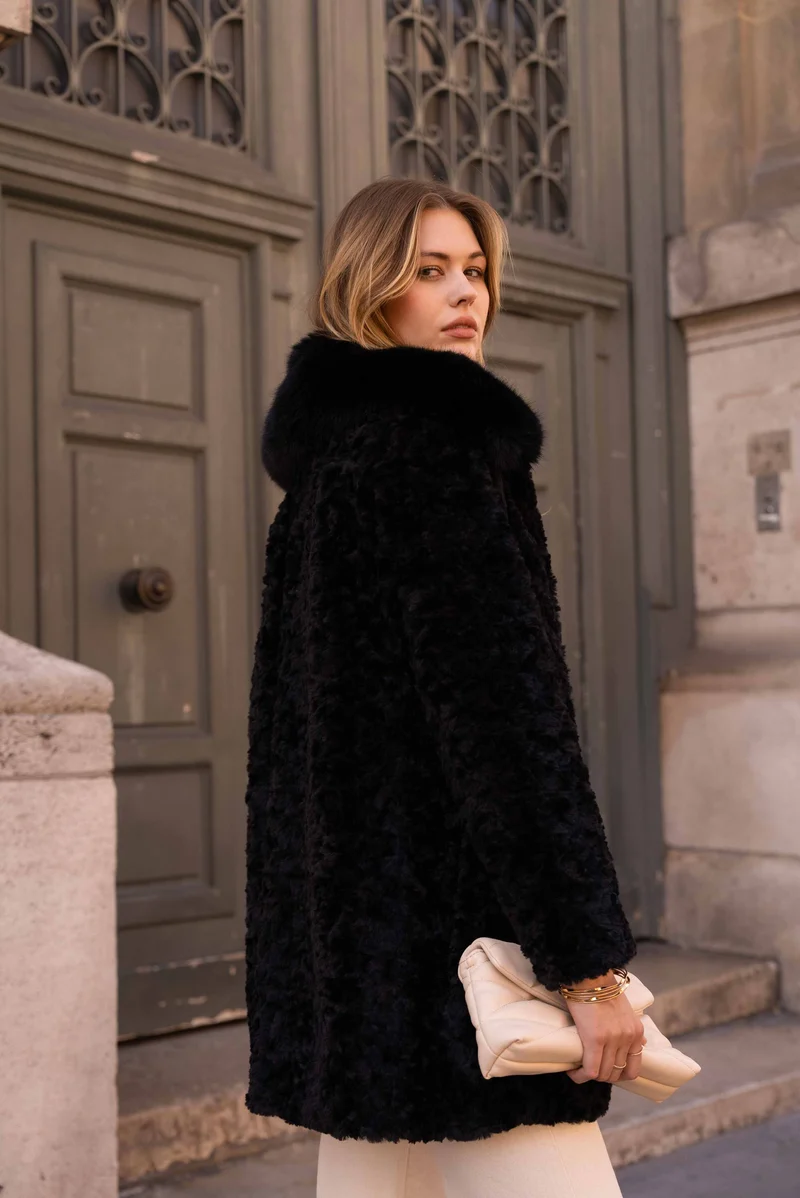 Manteau en fausse fourrure