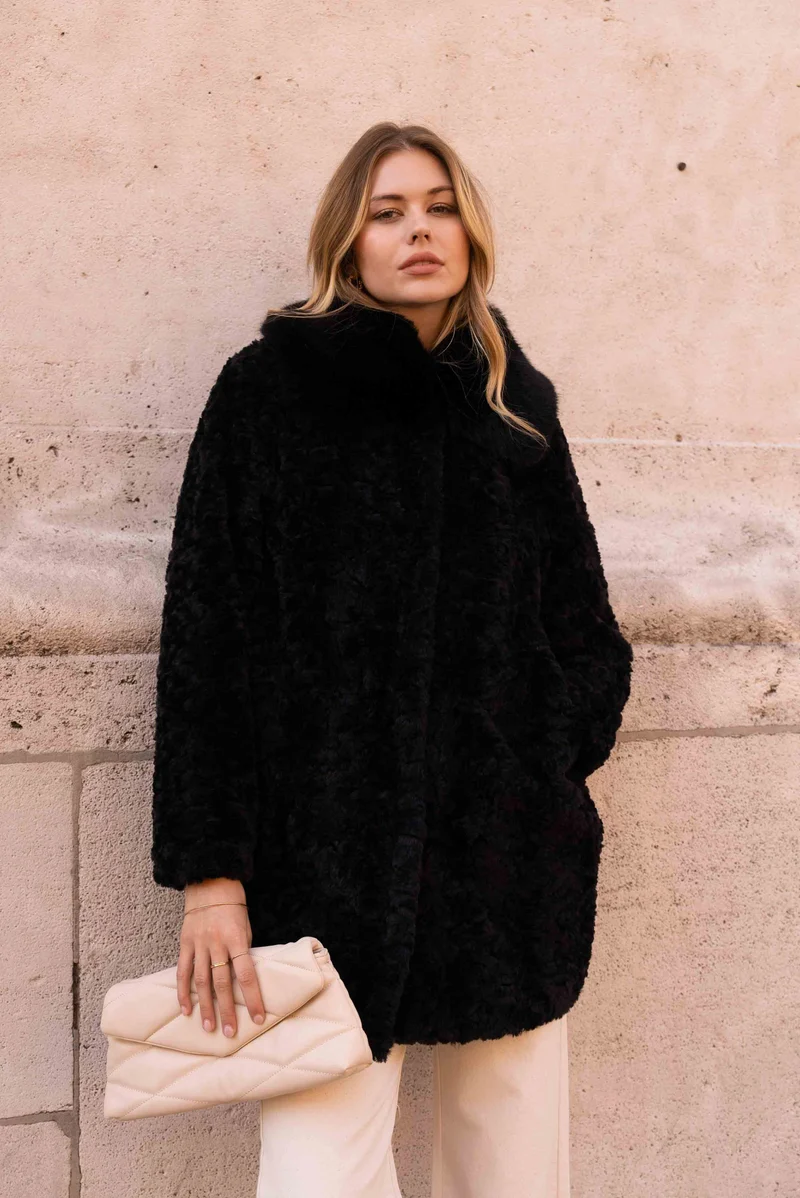 Manteau en fausse fourrure