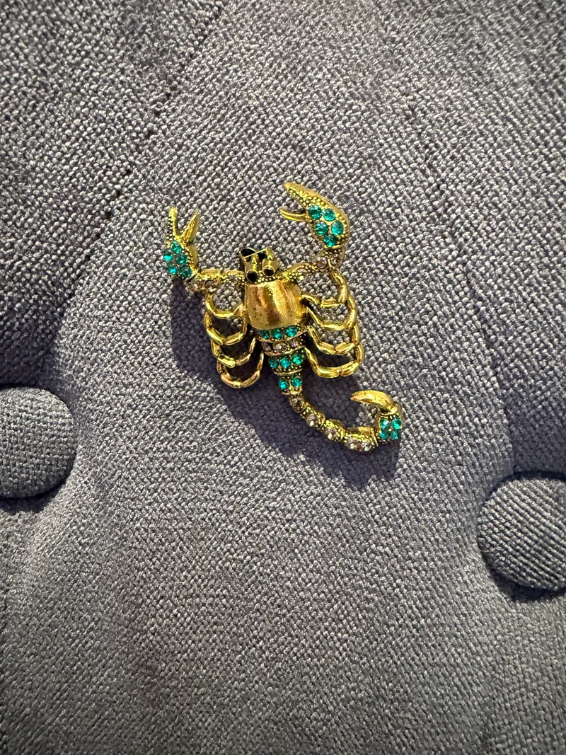 Broche scorpion