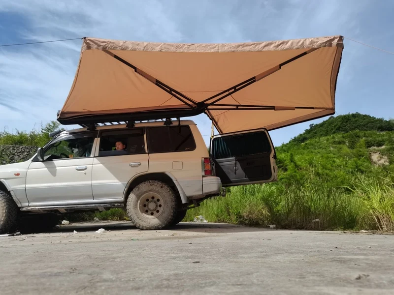 Auvent 270° pour voiture, SUV, 4x4 ou van en tissu oxford 600D résistant & imperméable anti-UV “Planète Rando – Aurora 270”