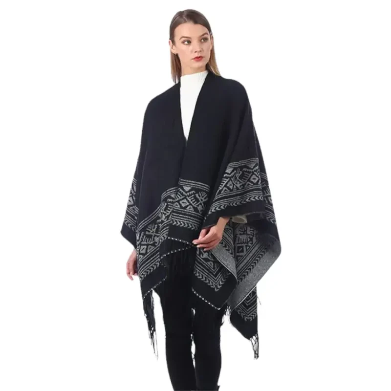 Poncho De Femme En Hiver