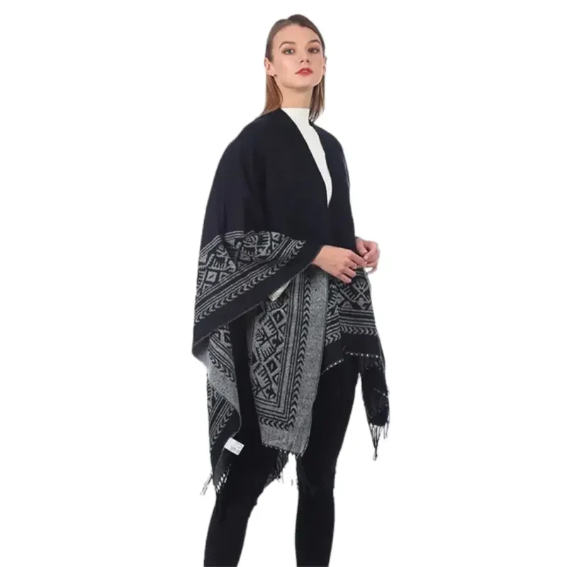 Poncho De Femme En Hiver