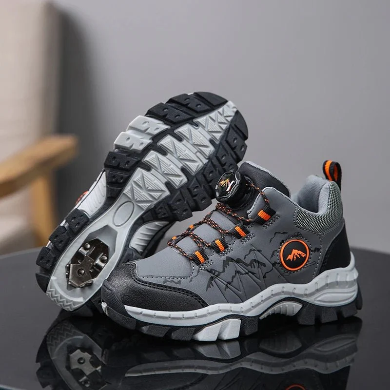 Chaussures de randonnée avec renfort antidérapants pour enfants "BOELOKTH - Hiking cramp"