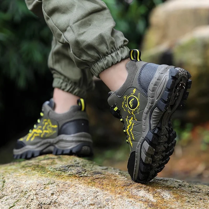 Chaussures de randonnée avec renfort antidérapants pour enfants "BOELOKTH - Hiking cramp"