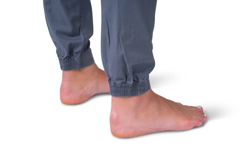 Pantalon de randonnée et d'escalade coupe étroite avec genoux préformés pour femme "Rafiki − MASSONE"