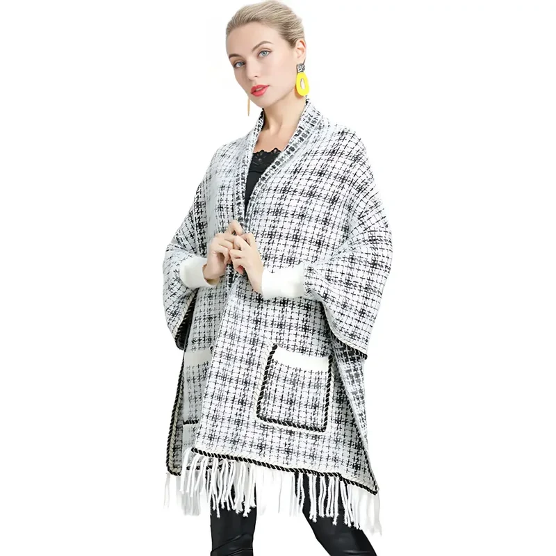 Poncho femme ouvert devant