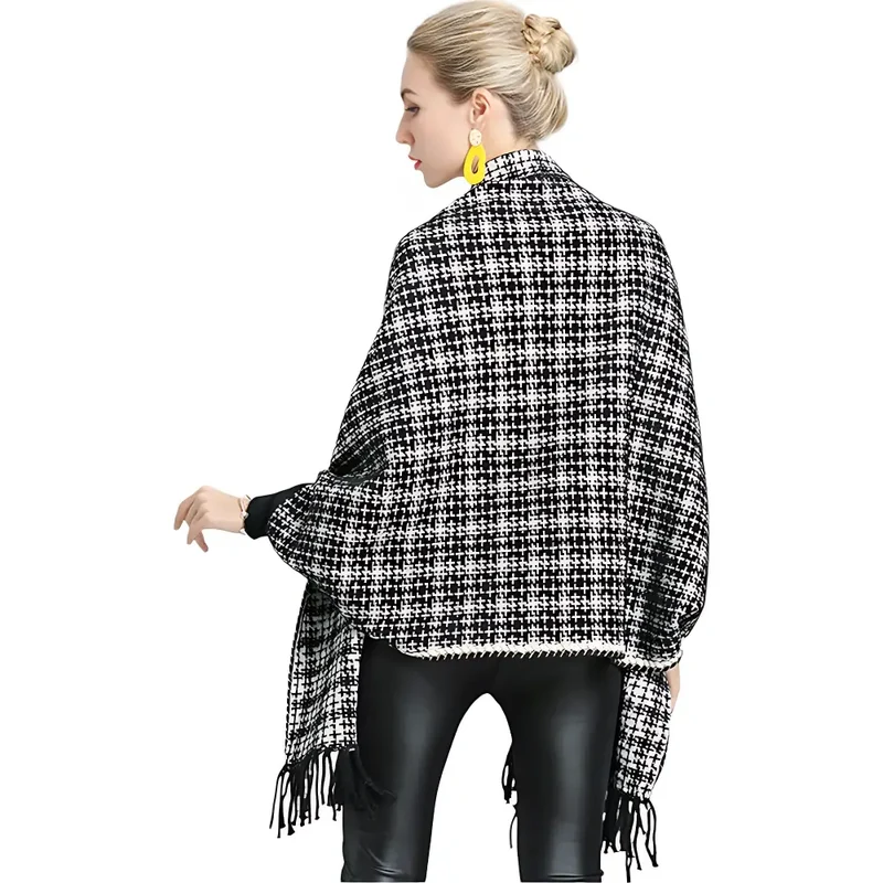 Poncho femme ouvert devant