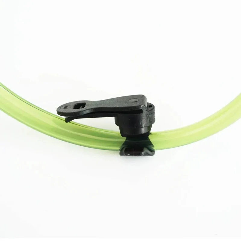 Clip magnétique pour poche à eau "Good Outdoor - Bladder Clip"